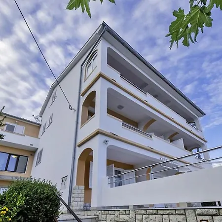 Gostinjska kuća Apartments Mlacovic 3*