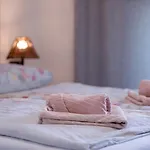 Mlacovic בית הארחה Palit