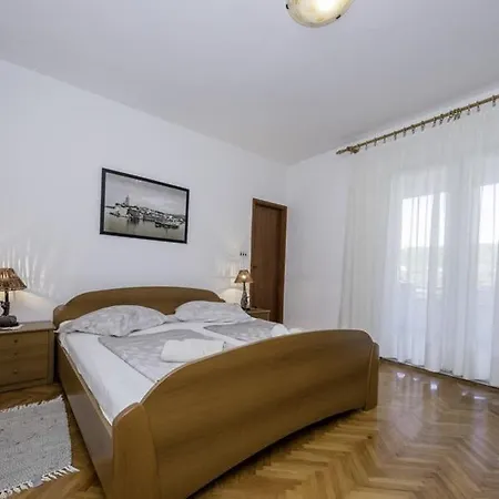 Apartments Mlacovic 3* Palit