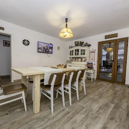 Apartments Mlacovic Gasthof Palit