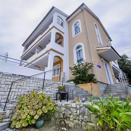 Apartments Mlacovic Palit