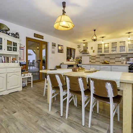 Apartments Mlacovic 3* Palit