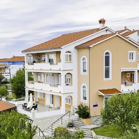 Apartments Mlacovic 3* Palit