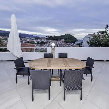 Apartments Mlacovic 3* Palit