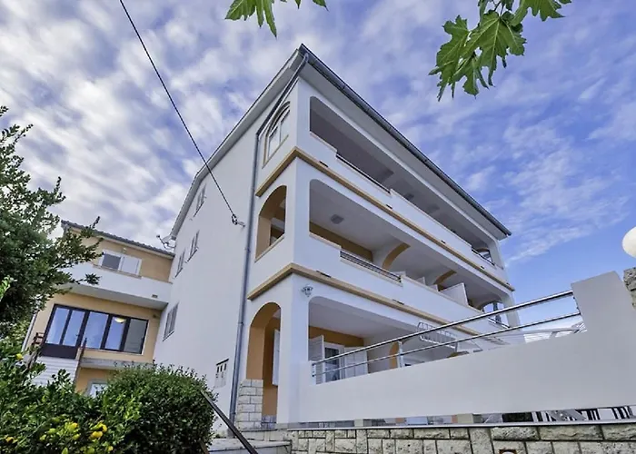 Πανσιόν Mlacovic 3*