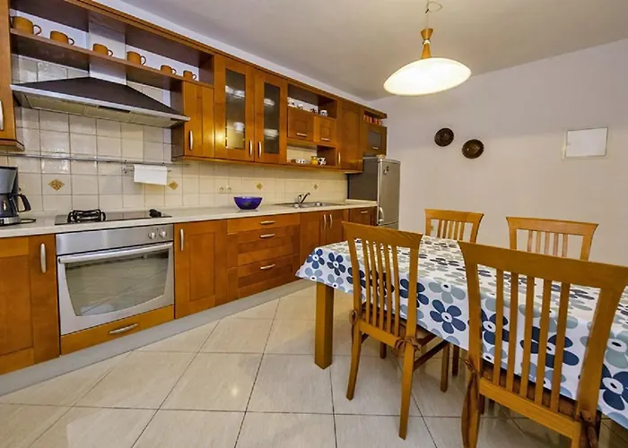 Mlacovic Πανσιόν Palit